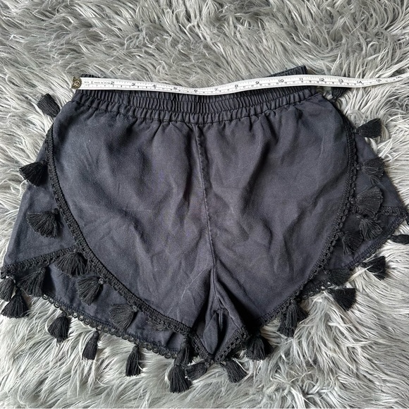 Black shorts with tassels - Picture 5 of 7